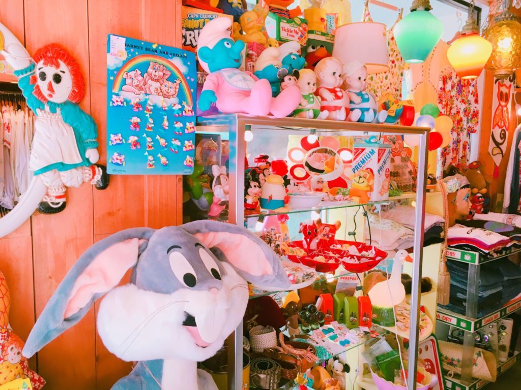 アメリカンでpopな雰囲気がかわいい 高円寺の古着屋 Kiki 本店 おもちゃ屋 Kiarry S Lafary